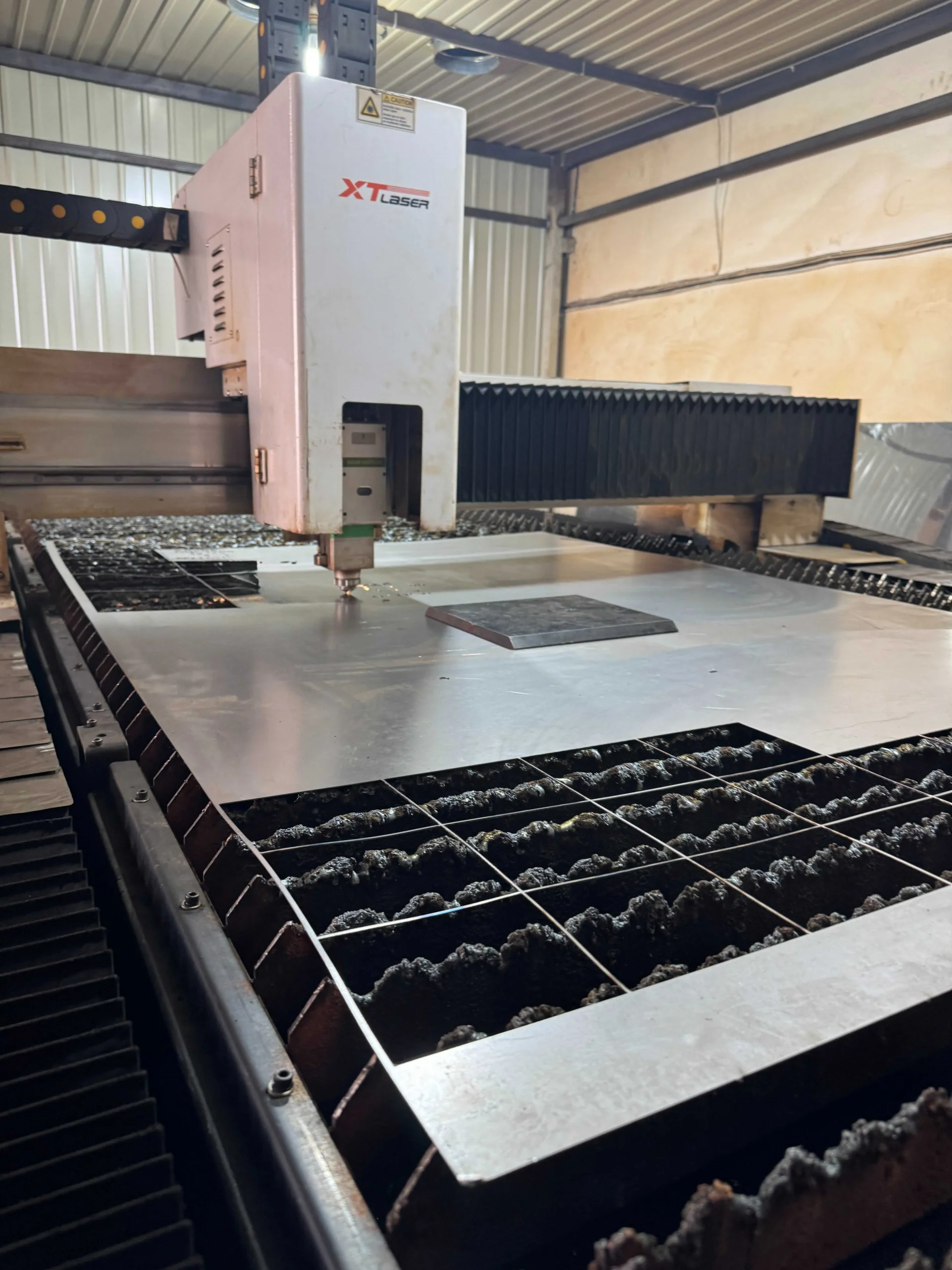 Автоматична зміна сопел у ЧПУ-лазерах: коли це доцільно